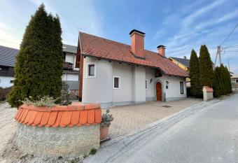 Holiday Home Ribno has Balcony rooms