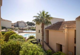 NICE 25 m BRIGHT with BALCONY and POOL has Balcony rooms