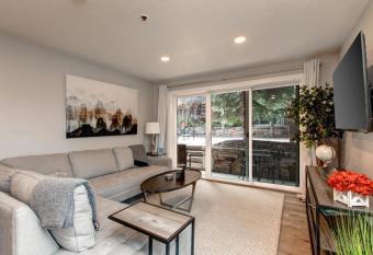 Main Street Modish has Balcony rooms