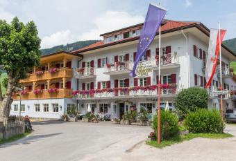 Hotel Gasthof Weiherbad has Balcony rooms