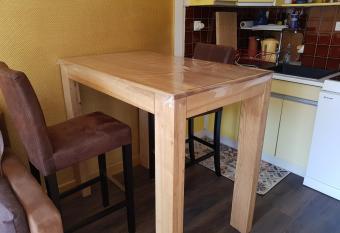 20ml du port allows 18 year olds to book a room