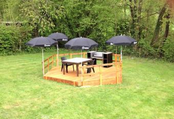 Le p tit de l Ecureuil allows 18 year olds to book a room