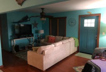 Florida keys /Big Pine Key/Dear Haven allows 18 year olds to book a room
