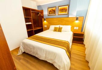 Pacific Cusco has rooms with a private hot tub