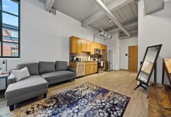 Brooklyn Style Studio Loft minutes from FirstEnergy Stadium 210 allows 18 year olds to book a room