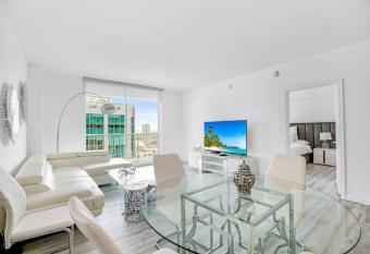 Amazing Penthouse In beautiful Brickell 42 floor!! Free Garage Parking has Balcony rooms