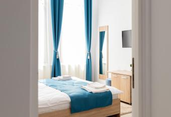 MARCONI GUESTHOUSE has Balcony rooms