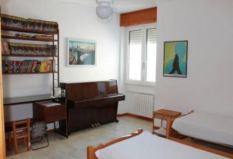 Casa Anita, a pochissimi passi dal mare. allows 18 year olds to book a room