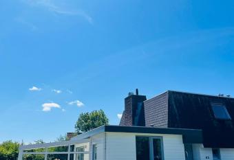 Park Schoneveld, Zeester 63 allows 18 year olds to book a room