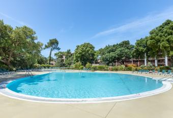 Le Gouic Joli Appartement Piscine has Balcony rooms