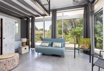 Bousquet Villa Vue Exceptionnelle has Balcony rooms