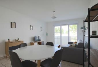 Apartment in private residence with swimming pool has Balcony rooms