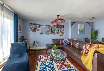 15 minutes from Manhattan, free street parking has Balcony rooms