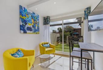 La Belle Vie - village naturiste PN4 allows 18 year olds to book a room