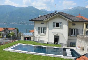 White suite - Jacuzzi, Swimming pool & Lake view allows 18 year olds to book a room