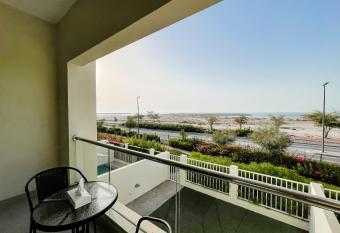 RH- 2BR Luxury Bermuda Villa Beach facing, separate pool for women has Balcony rooms