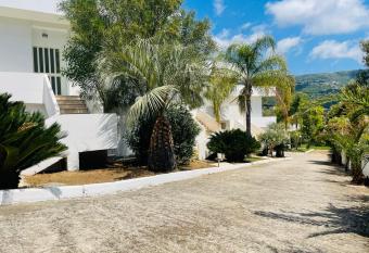 Il Giardino Di Capo Vaticano B&B and Apartments has Smoking/Balcony rooms