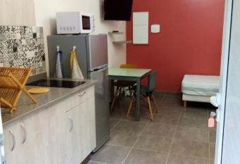 Studio avec terrasse et wifi a Canton des Abymes 3 a 2 km de la plage has Balcony rooms