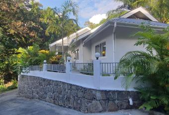 Le Chant de Merle Holiday Home allows 18 year olds to book a room