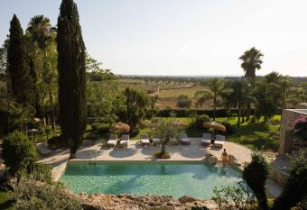 Tenuta Negroamaro allows 18 year olds to book a room