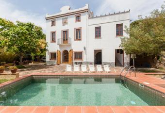 Masia Sant Miquel has Balcony rooms