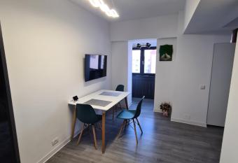 Central Apartment has Balcony rooms