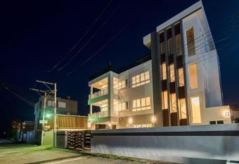 Olivia Beach Sea and Sky Pool Villa Huahin has Balcony rooms