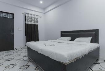 Kaka Ji Palace By WB Inn allows 18 year olds to book a room