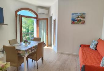 La Palma Apt Peschiera has Balcony rooms