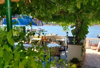 APARTMAN VINKO has Balcony rooms