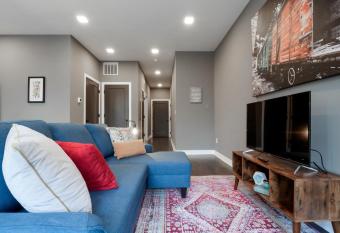 Luxury Condo 10 Minutes from First Energy Stadium E4 allows 18 year olds to book a room