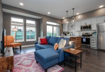 1 Bedroom Luxury Condo 10 Minutes from First Energy Stadium E2 allows 18 year olds to book a room