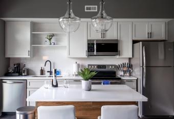 1 Bedroom Luxury Condo 10 Minutes from First Energy Stadium E1 has Balcony rooms