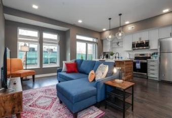 1 Bedroom Luxury Condo 10 Minutes from First Energy Stadium D2 allows 18 year olds to book a room