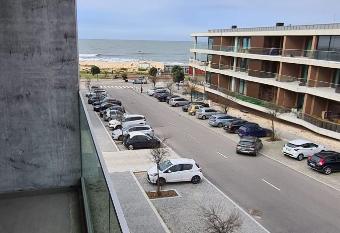 Apartamento T0 - Edif  cio Uno Al Mar has Balcony rooms