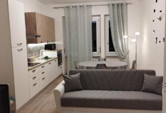 Accogliente Alloggio a Pochi Minuti dal Centro di Torino has Balcony rooms