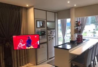 Apto - 30 min de BC allows 18 year olds to book a room