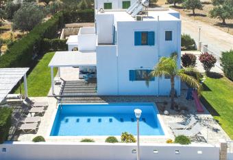 VILLA LITSA Beautiful villa near the famous village Lindos has Balcony rooms
