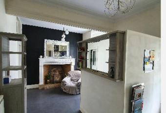 Propri  t   de campagne has rooms with a private hot tub