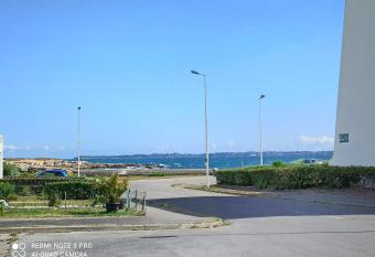 La Couregant House vue mer has rooms with a private hot tub