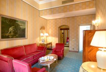 Sina Brufani has rooms with a private hot tub