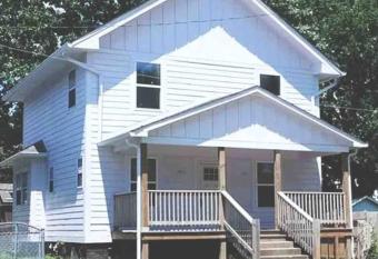 Bright & Modern 3-BR Home Downtown Indy East! has Balcony rooms