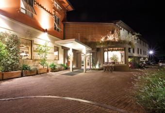 Albergo Celide allows 18 year olds to book a room