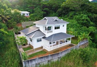 Kaktus Villa has Balcony rooms