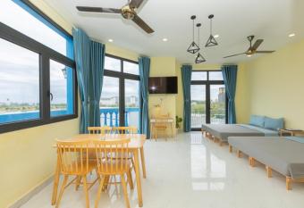 Grandworld Phu Quoc, 6 pax, QT 53.31 allows 18 year olds to book a room