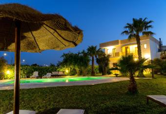 Aia Grande has Balcony rooms