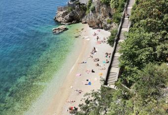 APARTMAN FLAVIA allows 18 year olds to book a room