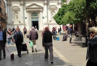 Ca  Baby Venezia has rooms with a private hot tub