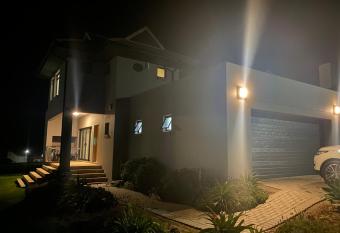 Modern Coastal Abode has Balcony rooms