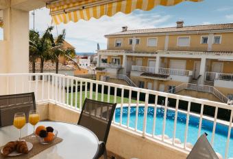 Townhouse with terraces and communal pool has Balcony rooms